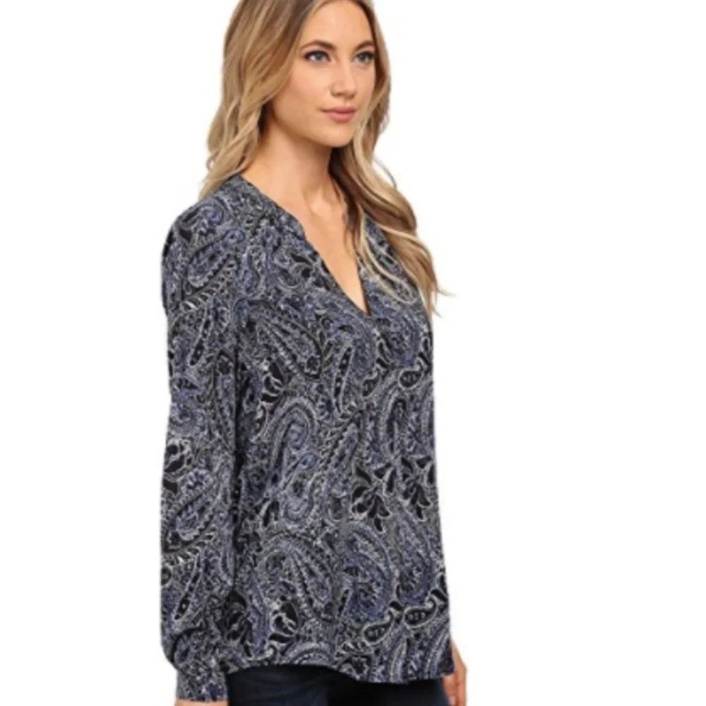 Velvet by Graham & Spencer patterned blouse!